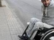 'Vigo está llena barreras para persona silla ruedas'