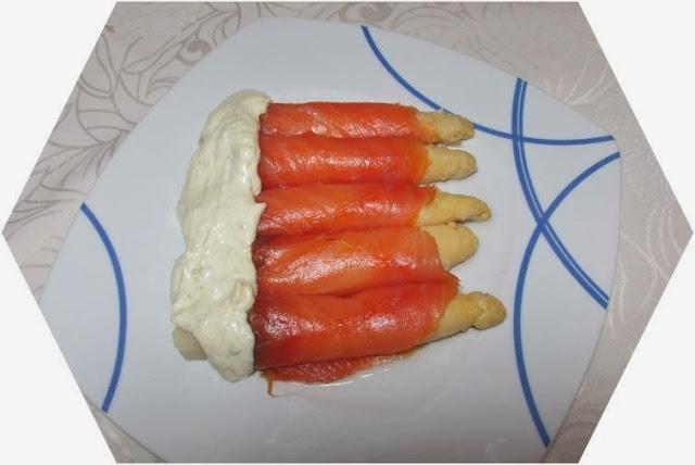 ESPARRAGOS VESTIDOS DE SALMON AHUMADO