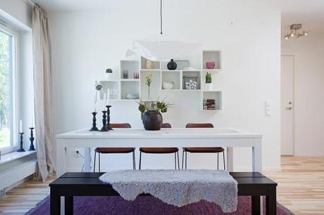 Luminoso ático semi diáfano con terraza suelo de madera de bambú muebles de diseño nórdicos Luminoso ático semi diáfano con terraza estilo decoración nórdico escandinavo distribución diáfana piso terraza decoración sencilla y práctica decoración piso piloto nórdico sueco blog interiores nórdicos escandinavos blog decoración nórdica