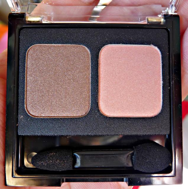 D´Orleac: dúo de sombras, maquillaje compacto o polvos, colorete, agua micelar y khol