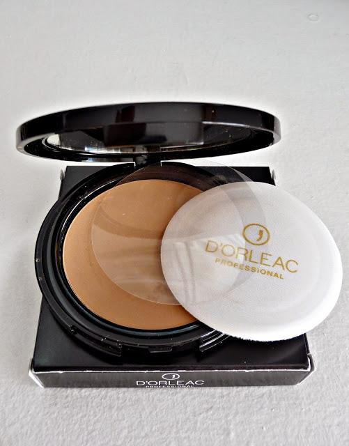 D´Orleac: dúo de sombras, maquillaje compacto o polvos, colorete, agua micelar y khol