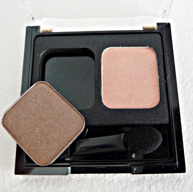 D´Orleac: dúo de sombras, maquillaje compacto o polvos, colorete, agua micelar y khol