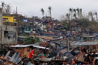 Ayuda a miles de niños en Filipinas, no te quedes quieto.