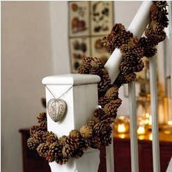 Lindas escaleras decoradas por Navidad