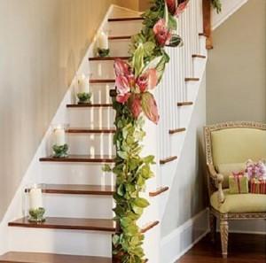 Lindas escaleras decoradas por Navidad
