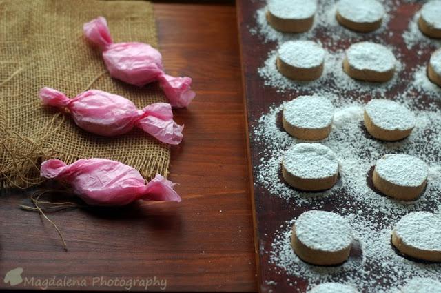 POLVORONES DE CANELA Y ALMENDRA