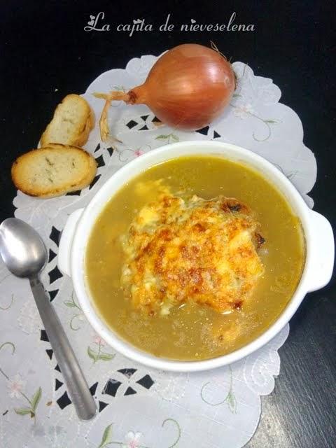 Sopa de cebolla y caldo de boletus al estilo francés