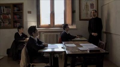 A la sombra de la cruz