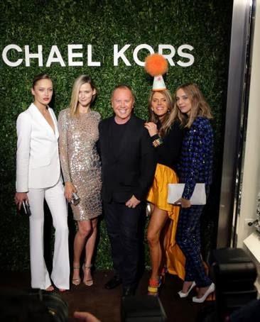 Anna Dello Russo, look  payaso en la tienda de Michael Kors en Milán