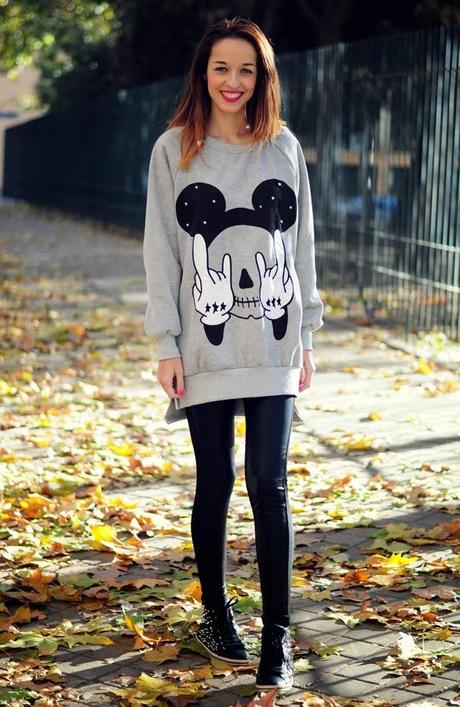 SUDADERA LARGA CON LEGGINS DE CUERO