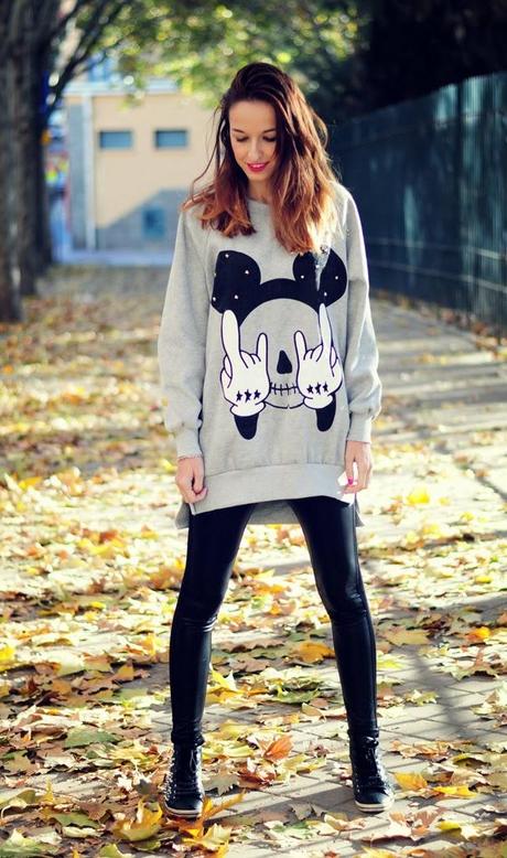 SUDADERA LARGA CON LEGGINS DE CUERO