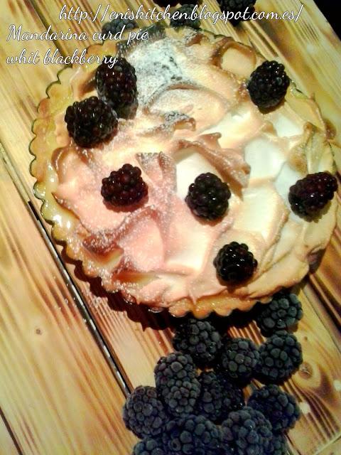 Mandarina curd pie whit blackberry