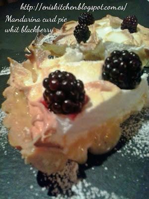 Mandarina curd pie whit blackberry