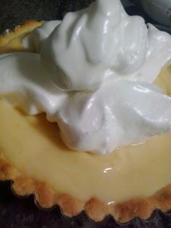 Mandarina curd pie whit blackberry