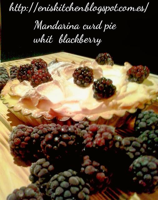 Mandarina curd pie whit blackberry