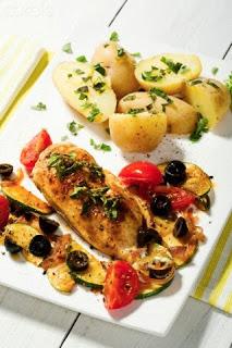 RECETA ANTIENVEJECIMIENTO: Pollo con tomate cherry al horno