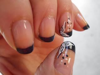 Manicura francesa con flores manicura hojas