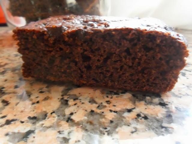 Brownie de platano y cardamomo