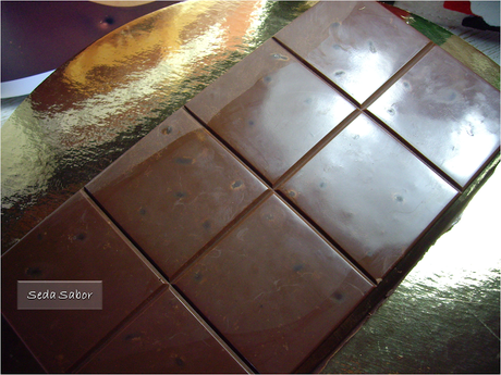 Turrón de chocolate y cacahuetes