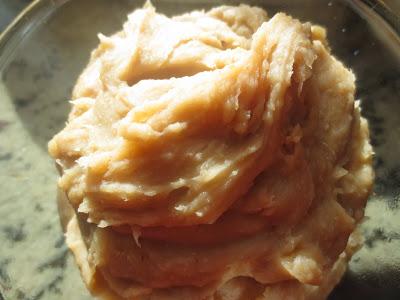 Tronco de mazapán y castañas