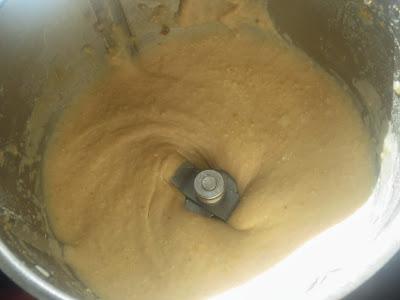 Tronco de mazapán y castañas