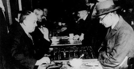 Declaración de diferencia Fernando Pessoa (der) & Aleister Crowley (izq) jugando ajedrez