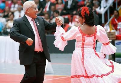 255 PAREJAS DE ADULTOS MAYORES BAILARON POLCA, TANGO Y VALS EN UN CONCURSO