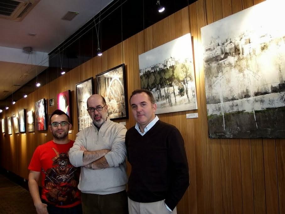 Gonzalo Sáez Díaz-Merry,Carlos Casu Bravo y José Luís Martin de Vidales posando junto a sus obras