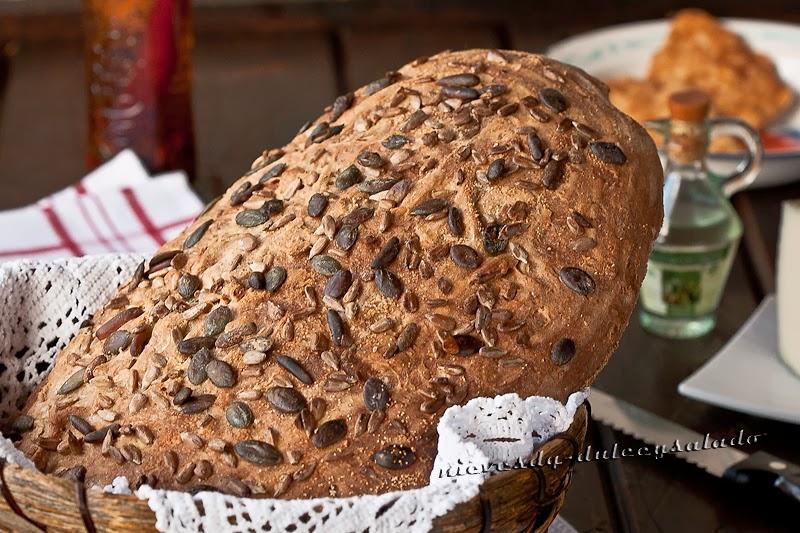 PAN CON MASA MADRE Y SEMILLAS DE CALABAZA, GIRASOL Y PIÑONES