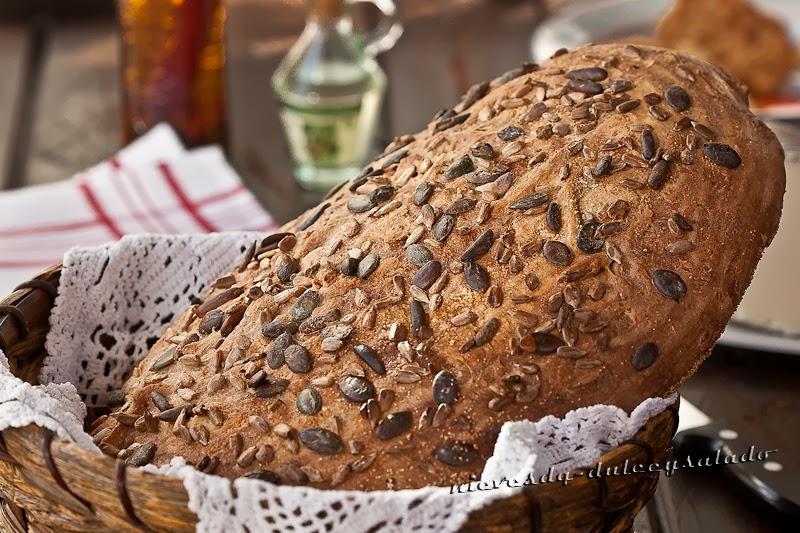 PAN CON MASA MADRE Y SEMILLAS DE CALABAZA, GIRASOL Y PIÑONES