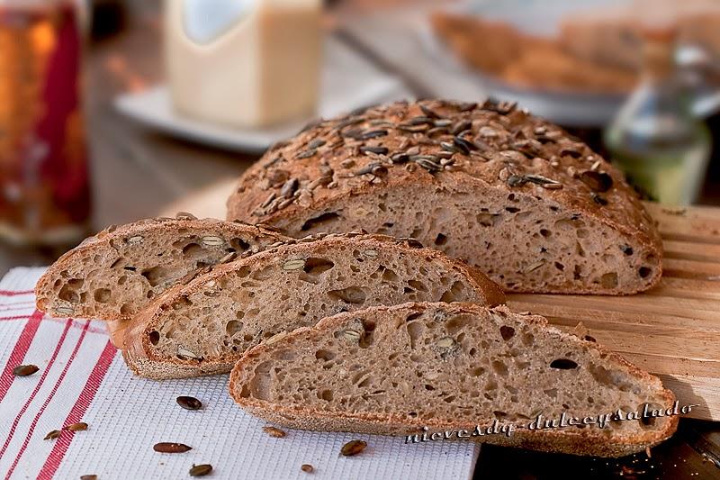 PAN CON MASA MADRE Y SEMILLAS DE CALABAZA, GIRASOL Y PIÑONES