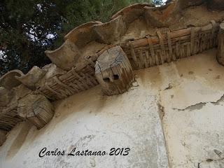 Agujeros en las vigas de las casas.