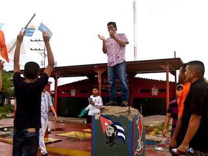 Derriban a Lenin en Ucrania!