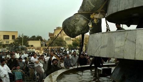 Derriban a Lenin en Ucrania!