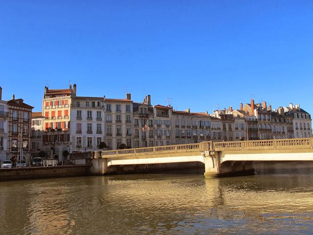 Bayona merece una visita.