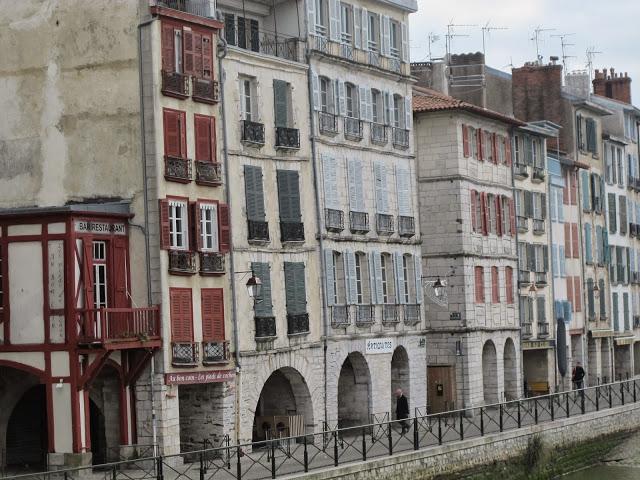 Bayona merece una visita.