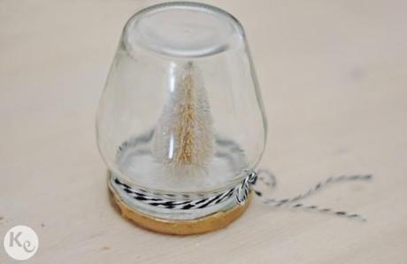 DIY. Christmas scene in a jar