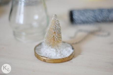 DIY. Christmas scene in a jar