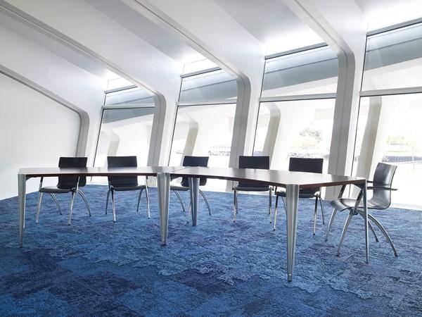 Redes de pesca reutilizadas para la creación de pavimentos textiles.