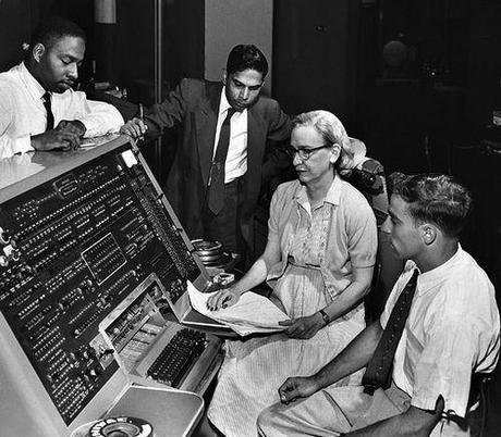 Google rinde homenaje a Grace Hopper, una de las pioneras en el mundo de las ciencias de la computación grace-hopper