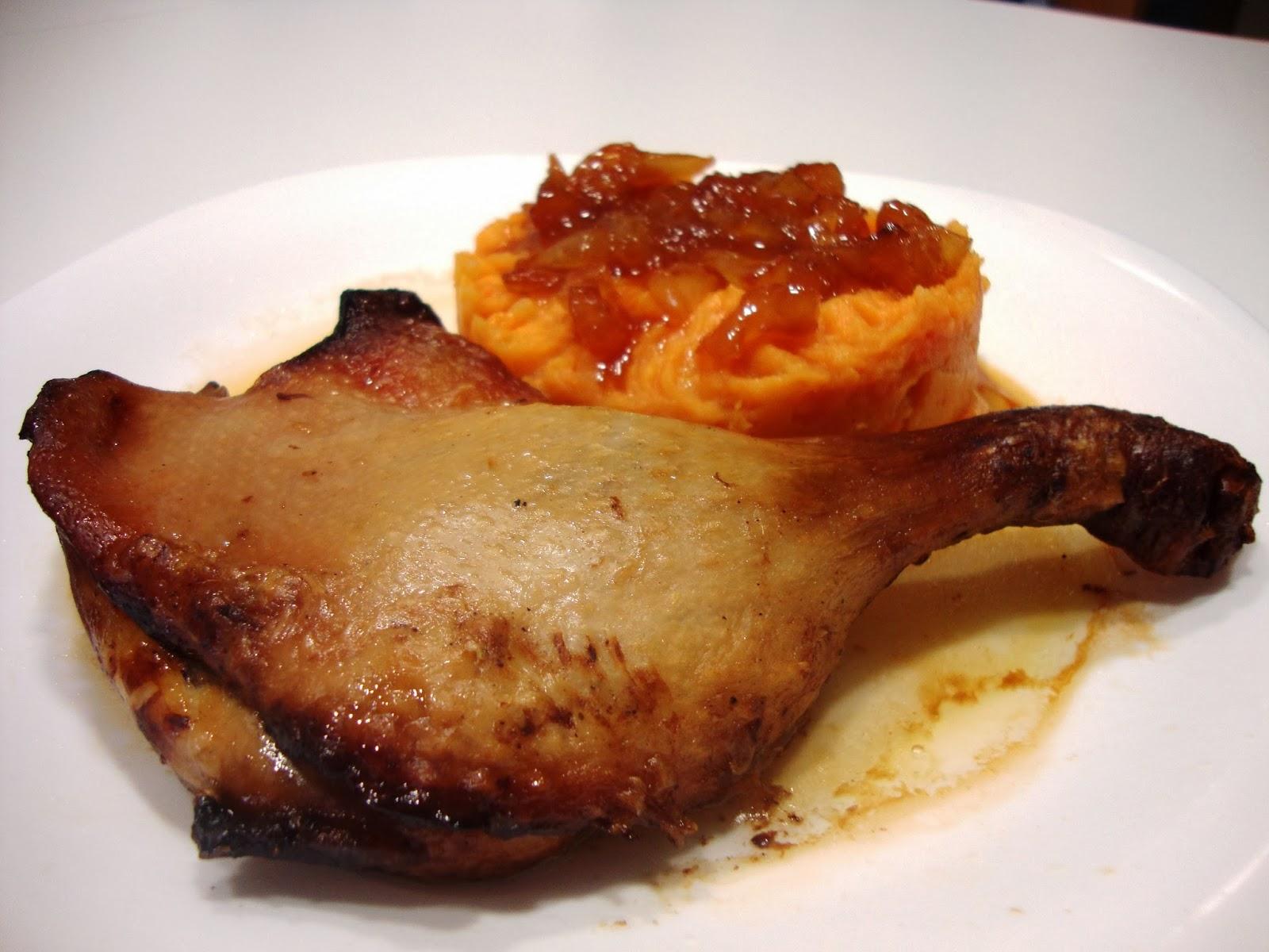 Pato con puré de boniato y piña caramelizada