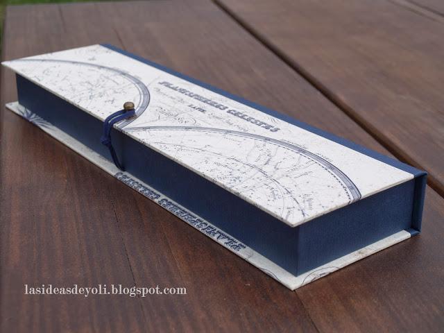 Caja de medallas en azul.