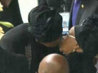 Mandela´s memorial Obama saluda a Raúl Castro