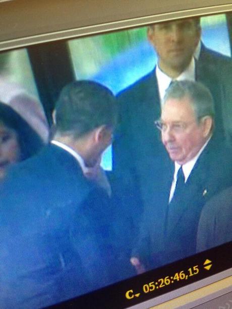 Mandela´s memorial Obama saluda a Raúl Castro