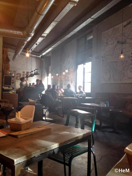 NAÏF SANDWICH & BAR: Un local con encanto pero con hamburguesas mediocres. NAÏF SANDWICH & BAR: Un local con encanto pero con hamburguesas mediocres.