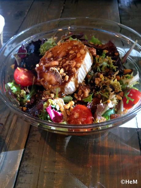 NAÏF SANDWICH & BAR: Un local con encanto pero con hamburguesas mediocres. NAÏF SANDWICH & BAR: Un local con encanto pero con hamburguesas mediocres.