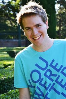 Reseña de SHOW + portada y fecha de publicación de LIVE, de Javier Ruescas