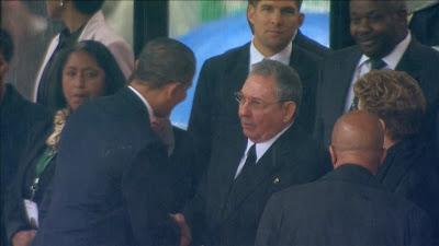 El saludo entre B. Obama y Raúl Castro [+ fotos y video]