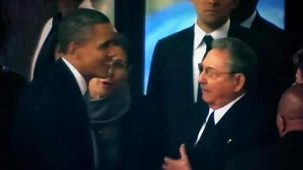 Obama estrecha mano de Raúl Castro- video