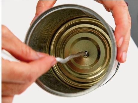 UNA GUIRNALDA NAVIDEÑA CON LATAS